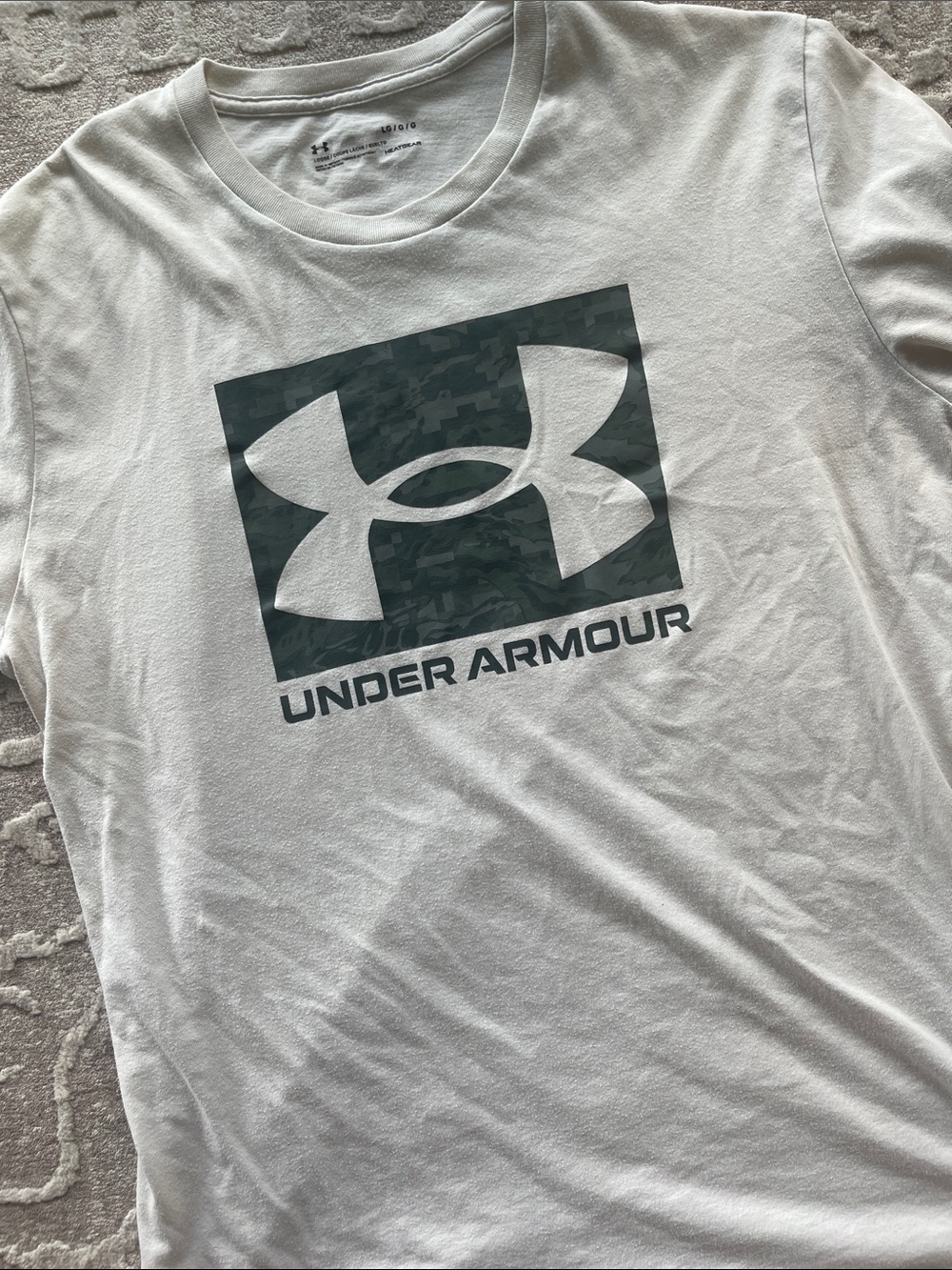 Under Armour Ivory Cream White Short-Sleeve Tee with Gray & Green Camo Logo L